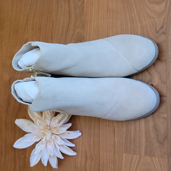 TOMS Natural Suede Bootie - Picture 8 of 11